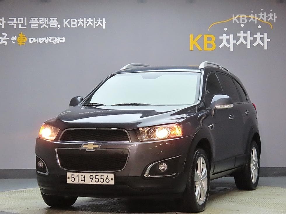 GM Korea Chevrolet Captiva 2WD LT 5-seater - Image 1