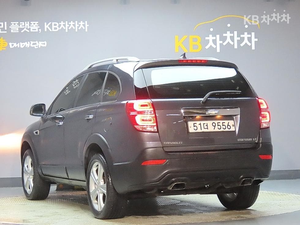 GM Korea Chevrolet Captiva2WD LT 5-seater - 4