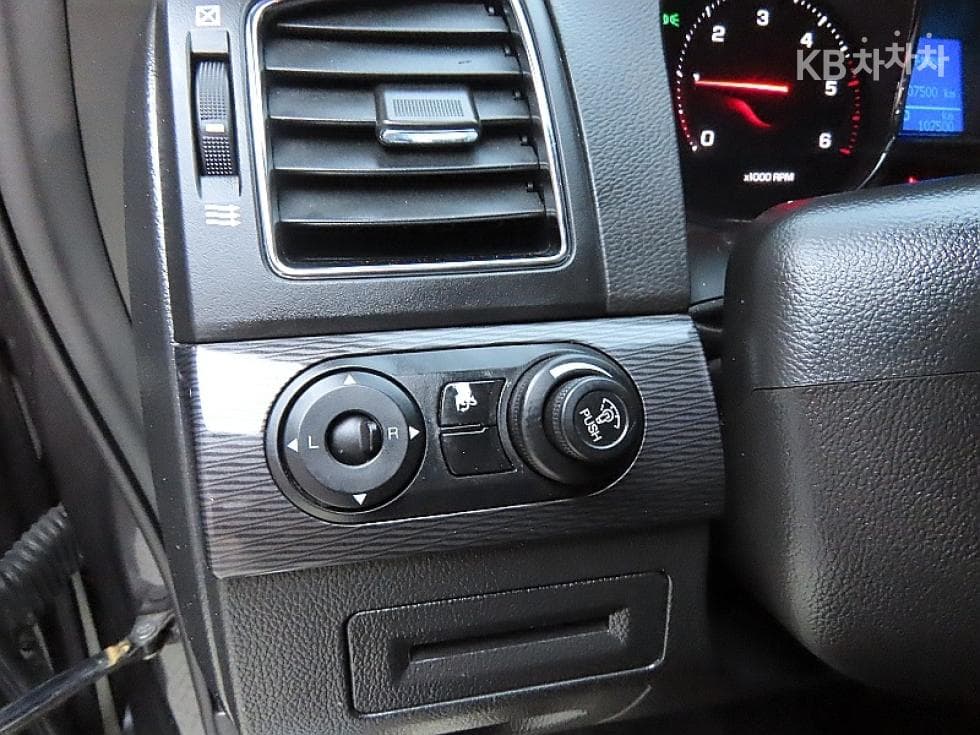 GM Korea Chevrolet Captiva2WD LT 5-seater - 12