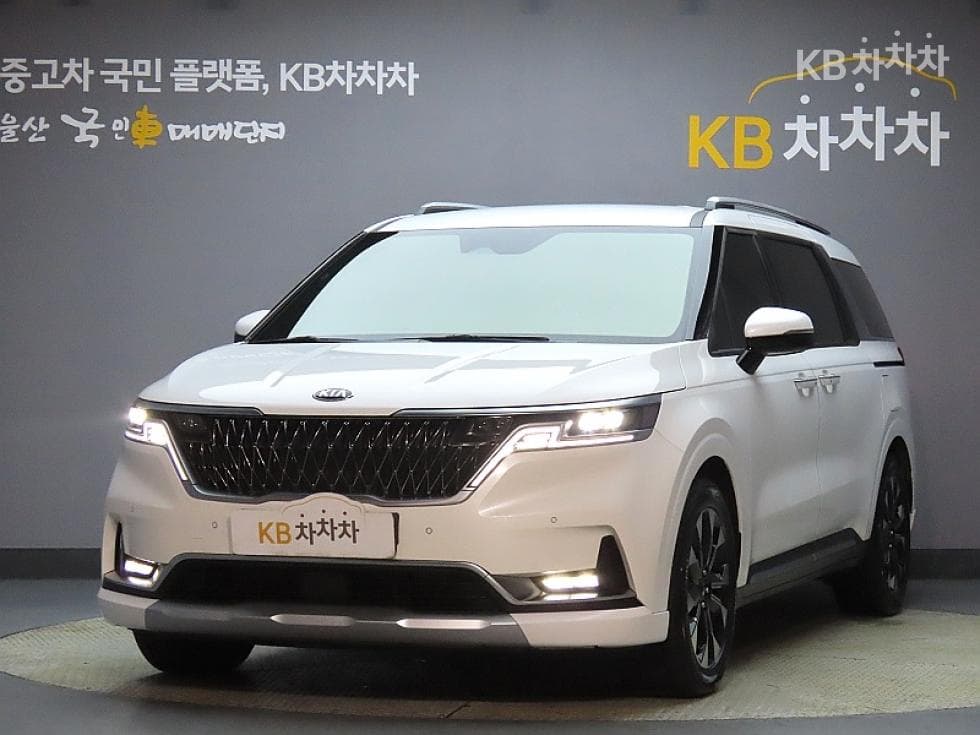 Kia Carnival 4th generation D2.2 9-seater Noblesse - Image 1