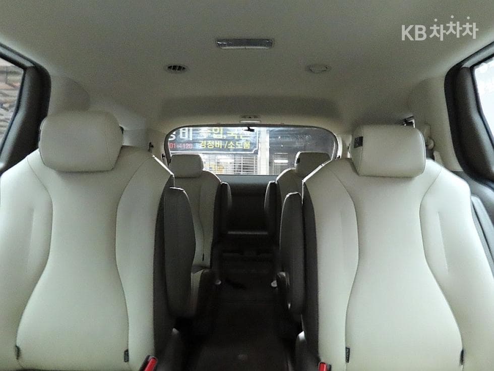 Kia Carnival 4th generationD2.2 9-seater Noblesse - 12