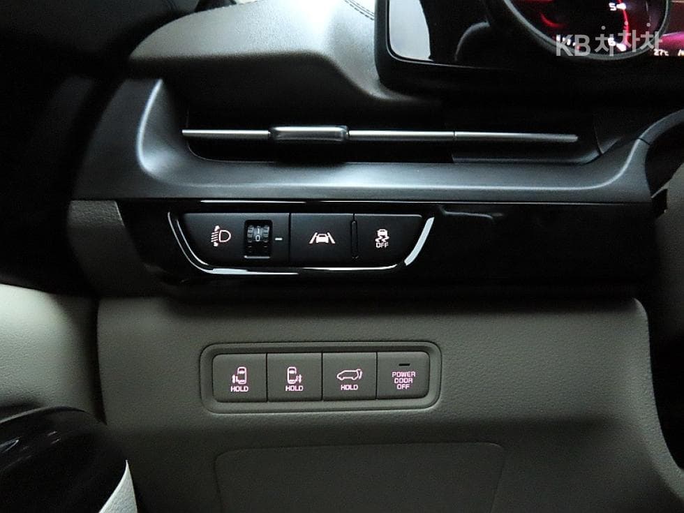 Kia Carnival 4th generationD2.2 9-seater Noblesse - 13