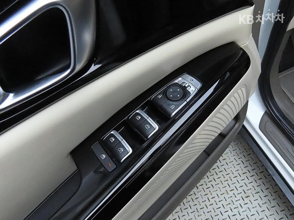 Kia Carnival 4th generationD2.2 9-seater Noblesse - 14
