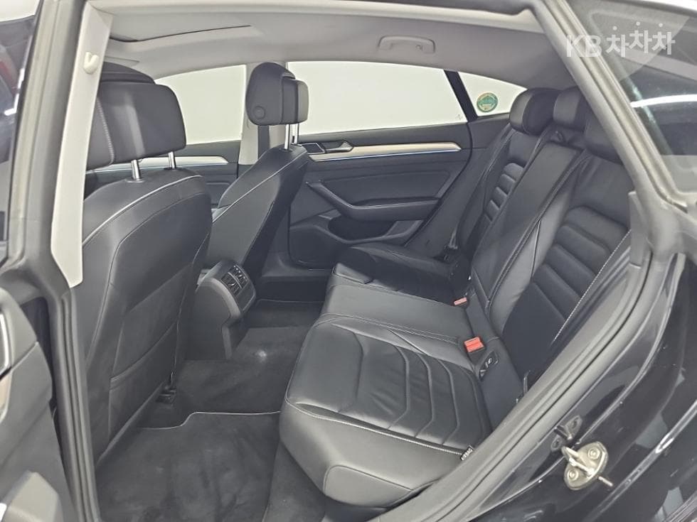 Volkswagen Arteon2.0 Турбо Дизел Инжекция Elegance Premium - 12