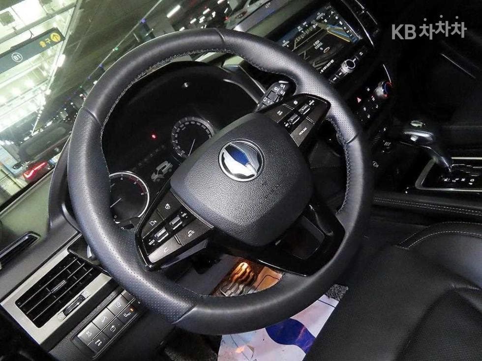 КейДжи Мобилити G4 Rexton2.2 4x4 화이트 에디션 - 8