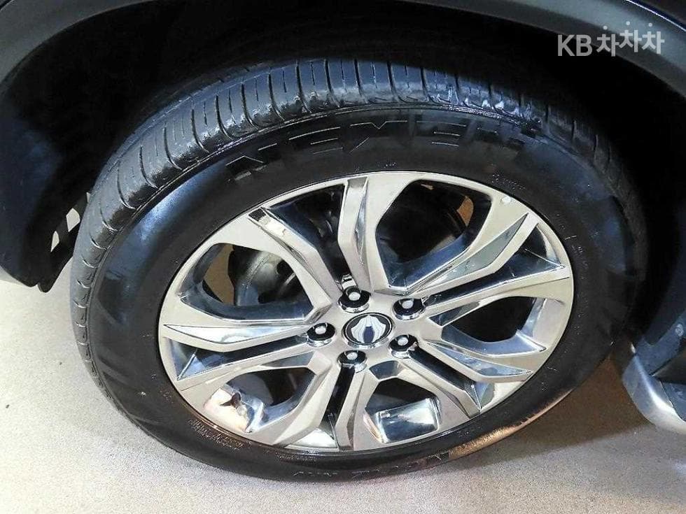 КейДжи Мобилити G4 Rexton2.2 4x4 화이트 에디션 - 20
