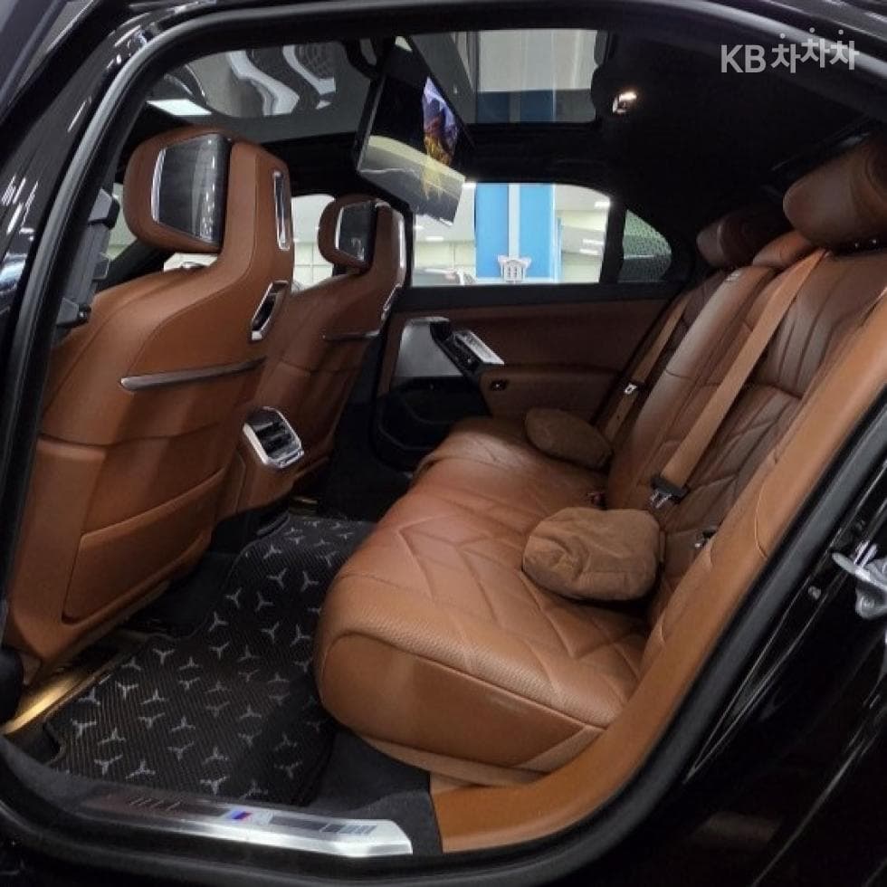 BMW 7시리즈(G70)740i xDrive M Sport - 7