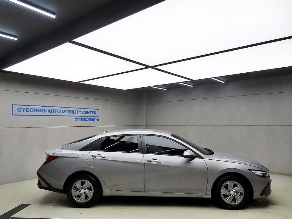 Hyundai The New (facelift) Avante (Elantra) (CN7)1.6 Gasoline Smart - 2