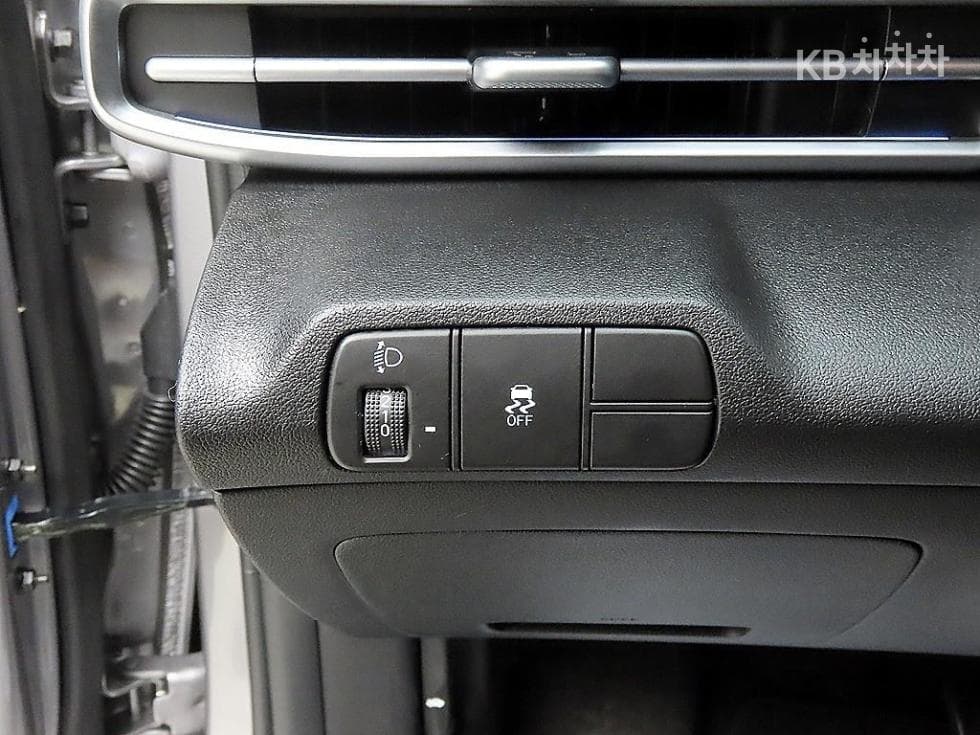 Hyundai The New (facelift) Avante (Elantra) (CN7)1.6 Gasoline Smart - 12