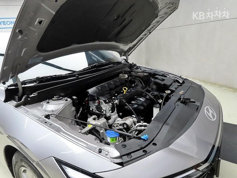 Hyundai The New (facelift) Avante (Elantra) (CN7)1.6 Gasoline Smart - 19