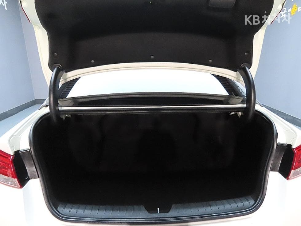 Kia K5 Second generation2.0 Gasoline MX Prestige - 19