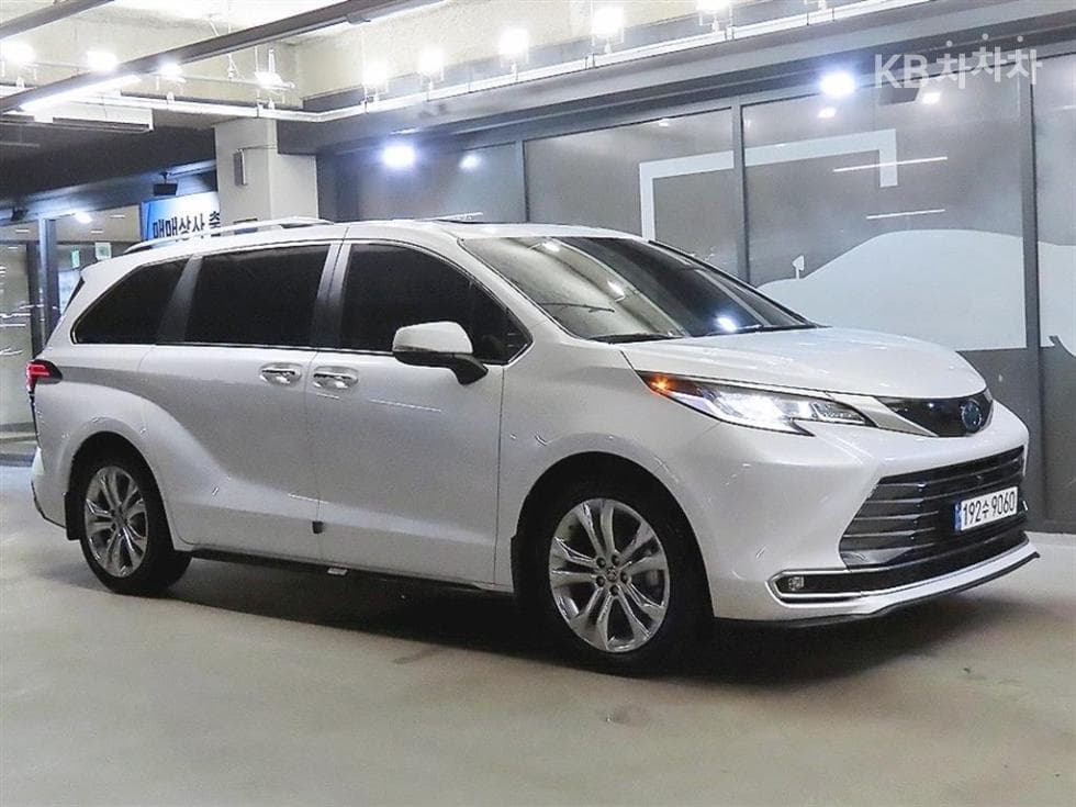 Toyota Sienna 2.5L хибрид 2WD - Image 1