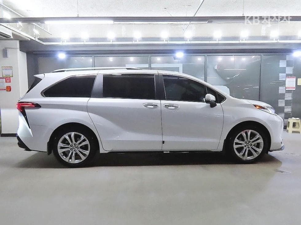 Toyota Sienna2.5L хибрид 2WD - 3