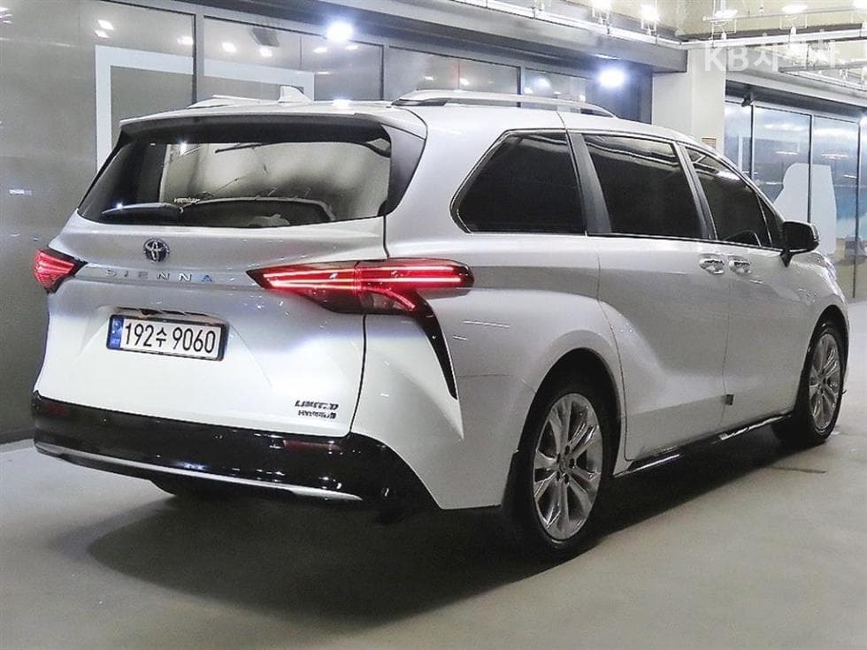 Toyota Sienna2.5L хибрид 2WD - 4