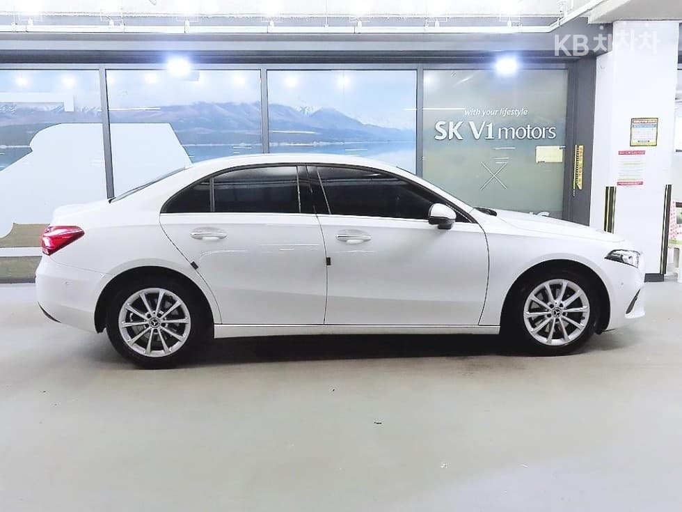 Mercedes-Benz A클래스(W177)A220 Sedan - - 3