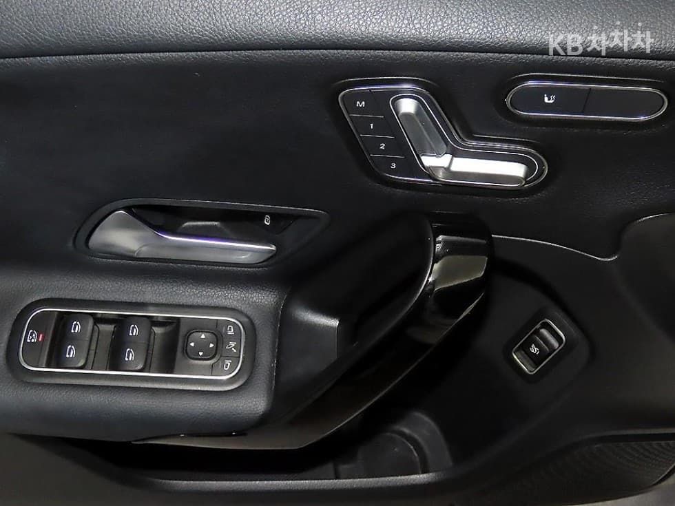 Mercedes-Benz A클래스(W177)A220 Sedan - - 14