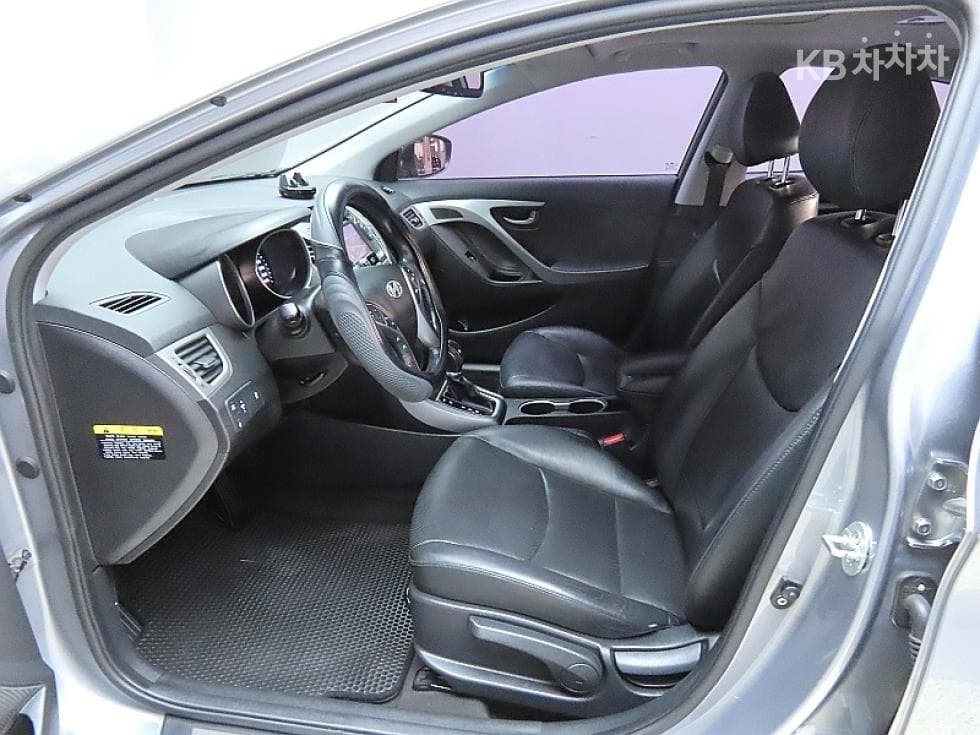 Hyundai The New (facelift) Avante (Elantra)1.6 GDi Modern Standard - 10