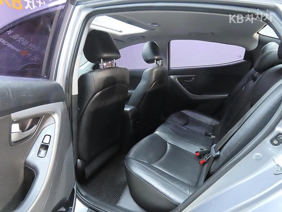 Hyundai The New (facelift) Avante (Elantra)1.6 GDi Modern Standard - 11