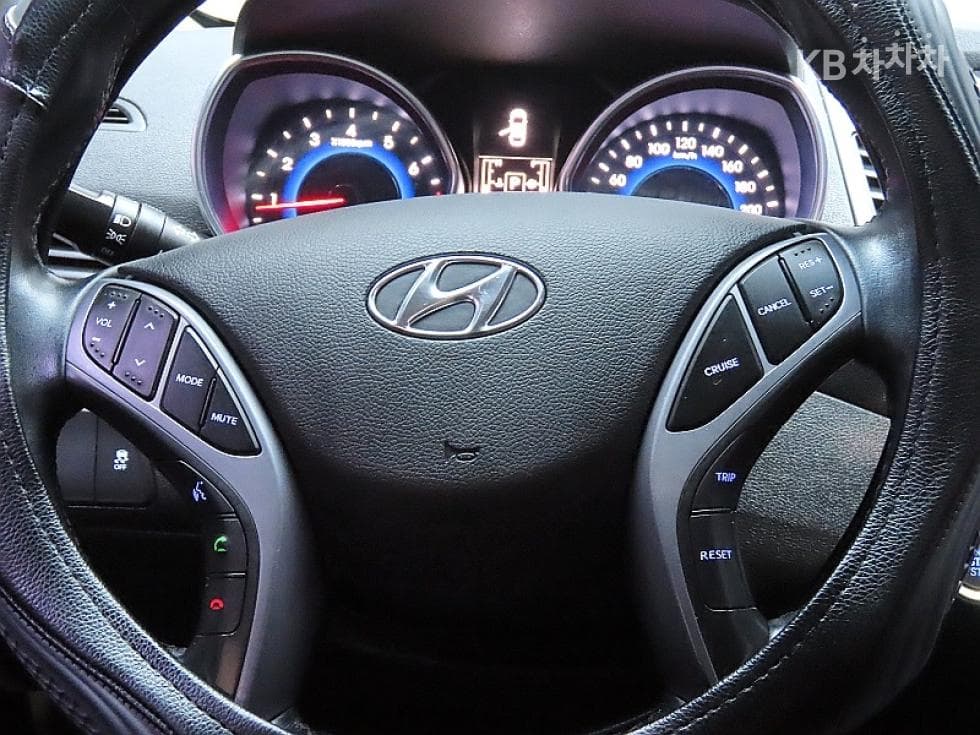 Hyundai The New (facelift) Avante (Elantra)1.6 GDi Modern Standard - 17
