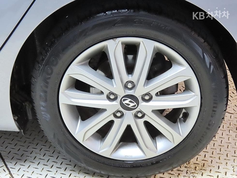 Hyundai The New (facelift) Avante (Elantra)1.6 GDi Modern Standard - 20