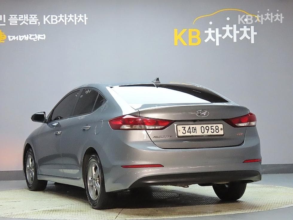 Hyundai Avante (Elantra)AD1.6 GDi Smart - 4