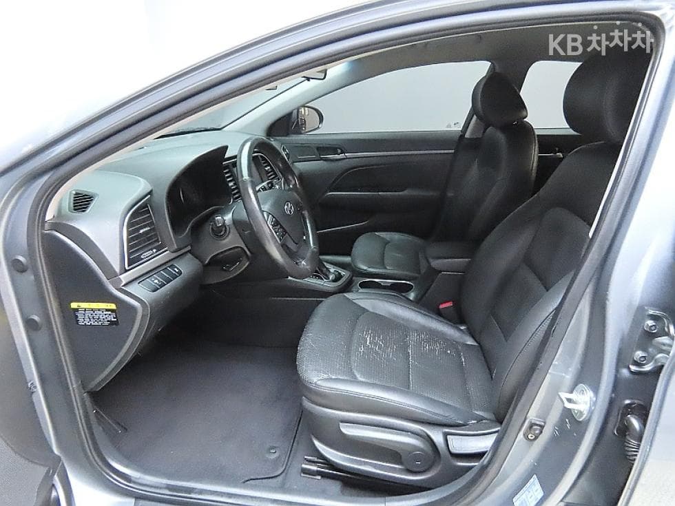 Hyundai Avante (Elantra)AD1.6 GDi Smart - 10