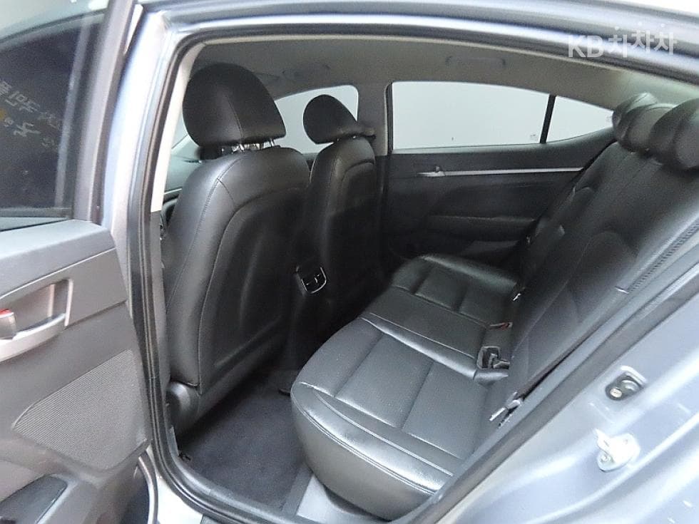 Hyundai Avante (Elantra)AD1.6 GDi Smart - 11