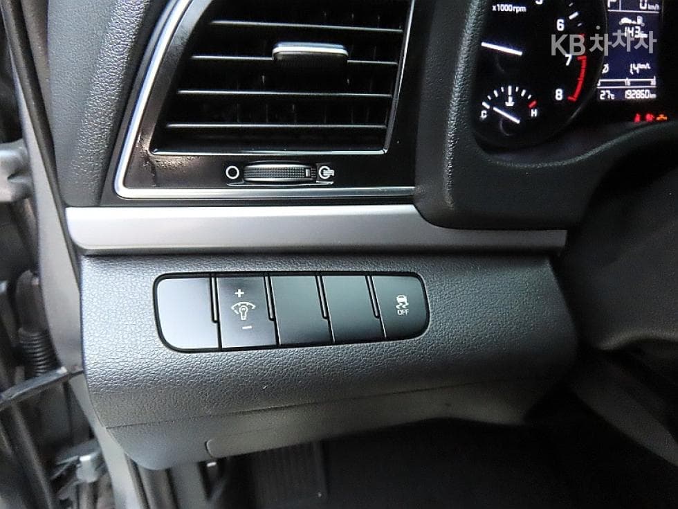 Hyundai Avante (Elantra)AD1.6 GDi Smart - 12