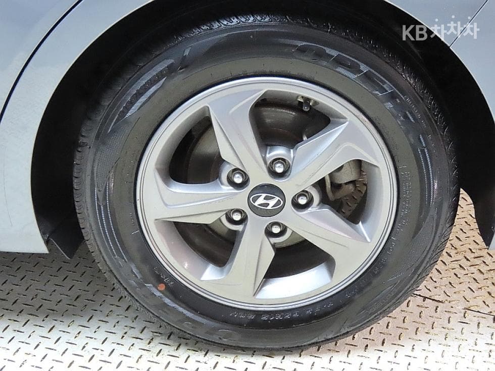 Hyundai Avante (Elantra)AD1.6 GDi Smart - 20