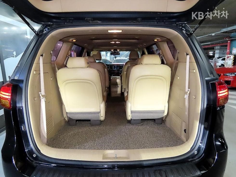 Киа All New Канивал9-местен 2.2 Дизел Лукс - 17