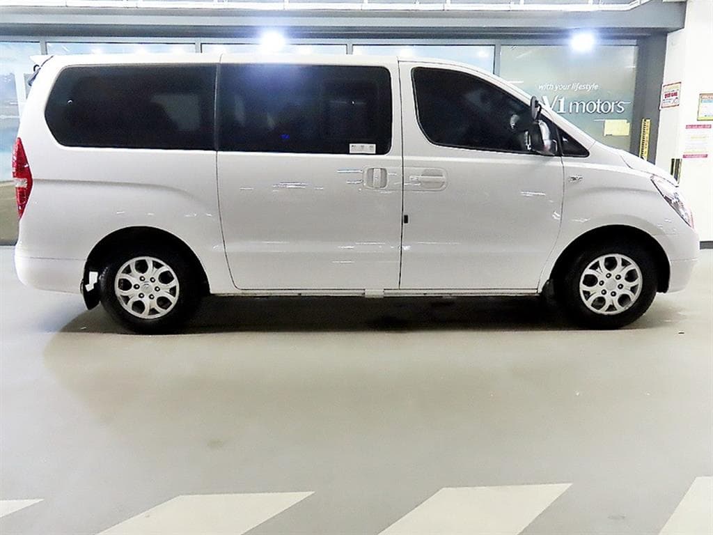 Хюндай Гранд Старекс12-местен Комби CVX Deluxe - 3