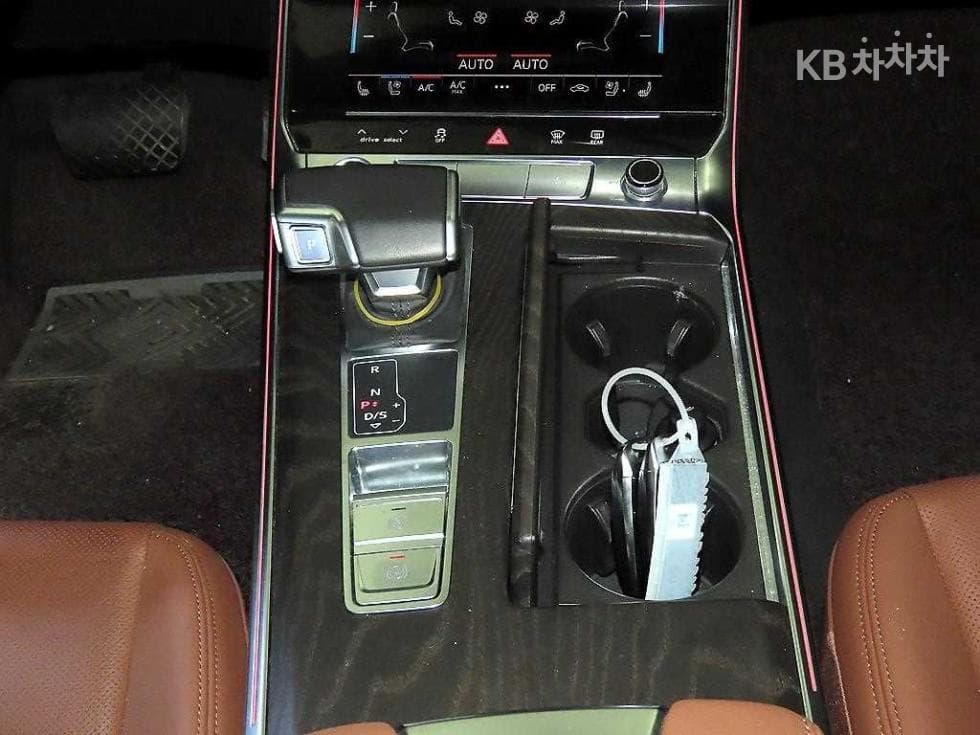 Ауди A6(C8)45 TFSI Стандартен - 12