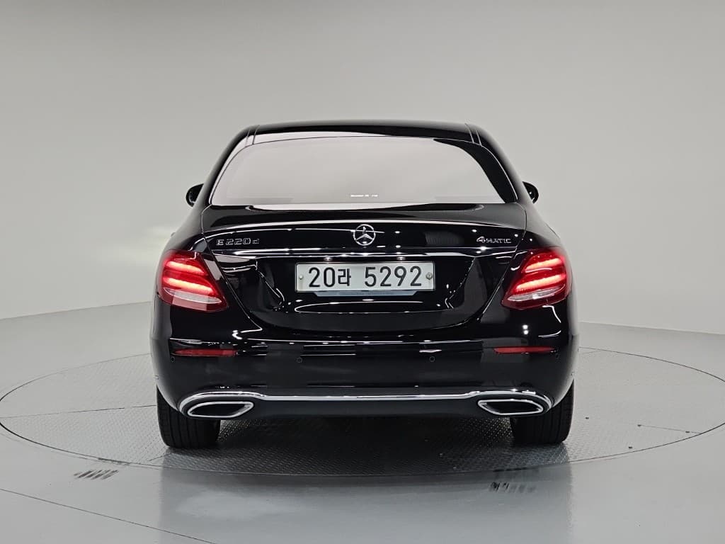 Mercedes-Benz E-Клас (W213)E220d 4MATIC Exclusive - 3