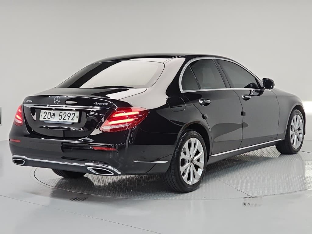 Mercedes-Benz E-Клас (W213)E220d 4MATIC Exclusive - 4