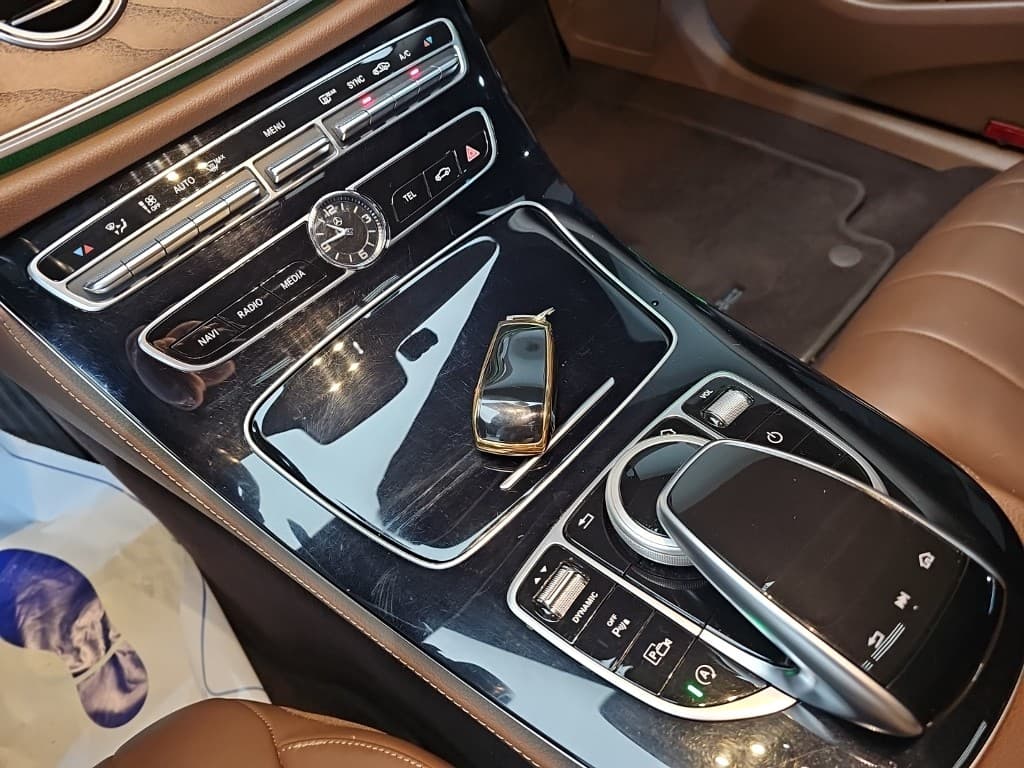 Mercedes-Benz E-Клас (W213)E220d 4MATIC Exclusive - 10