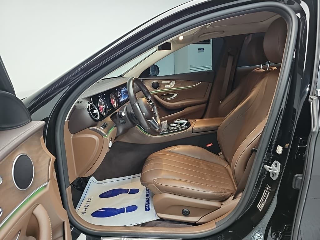 Mercedes-Benz E-Клас (W213)E220d 4MATIC Exclusive - 11