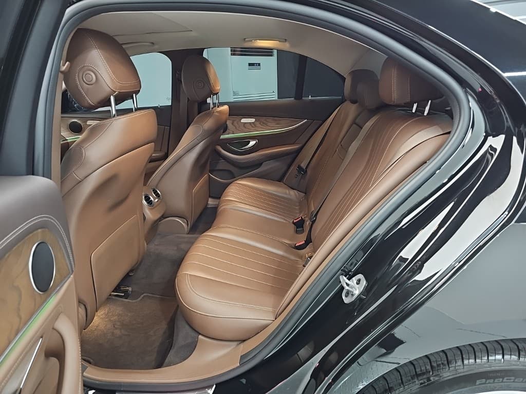 Mercedes-Benz E-Клас (W213)E220d 4MATIC Exclusive - 12