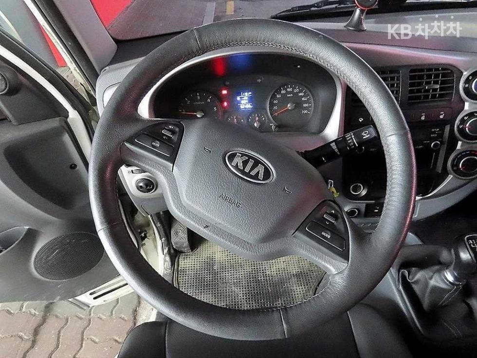 Kia Bongo 3 (light truck)1.2Ton Wing Body Extra Long Manual식 King Cab Prestige - 8