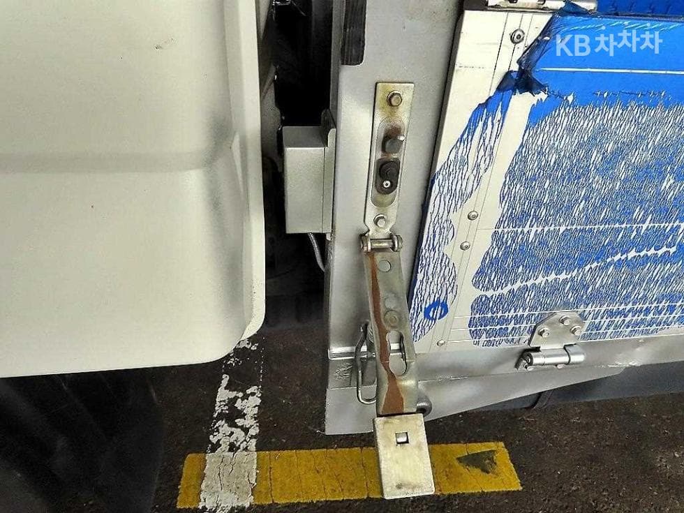 Kia Bongo 3 (light truck)1.2Ton Wing Body Extra Long Manual식 King Cab Prestige - 17