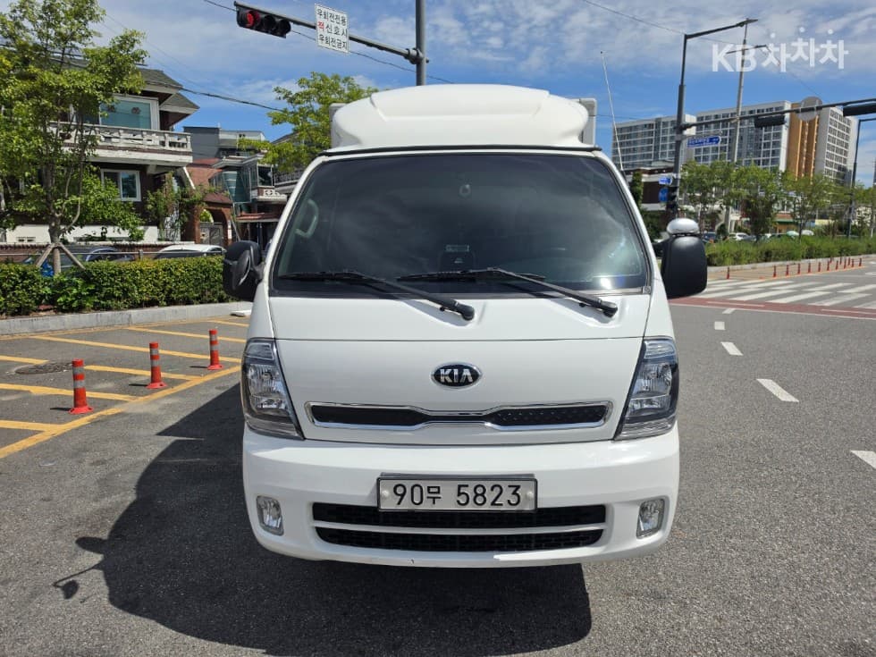 Киа The New (фейслифт) Бонго 3 (лек) Box Truck 1 тон 표준형 Королевска кабина Удължено междуосие L - Image 1
