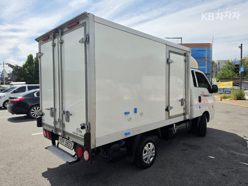 Киа The New (фейслифт) Бонго 3 (лек)Box Truck 1 тон 표준형 Королевска кабина Удължено междуосие L - 5