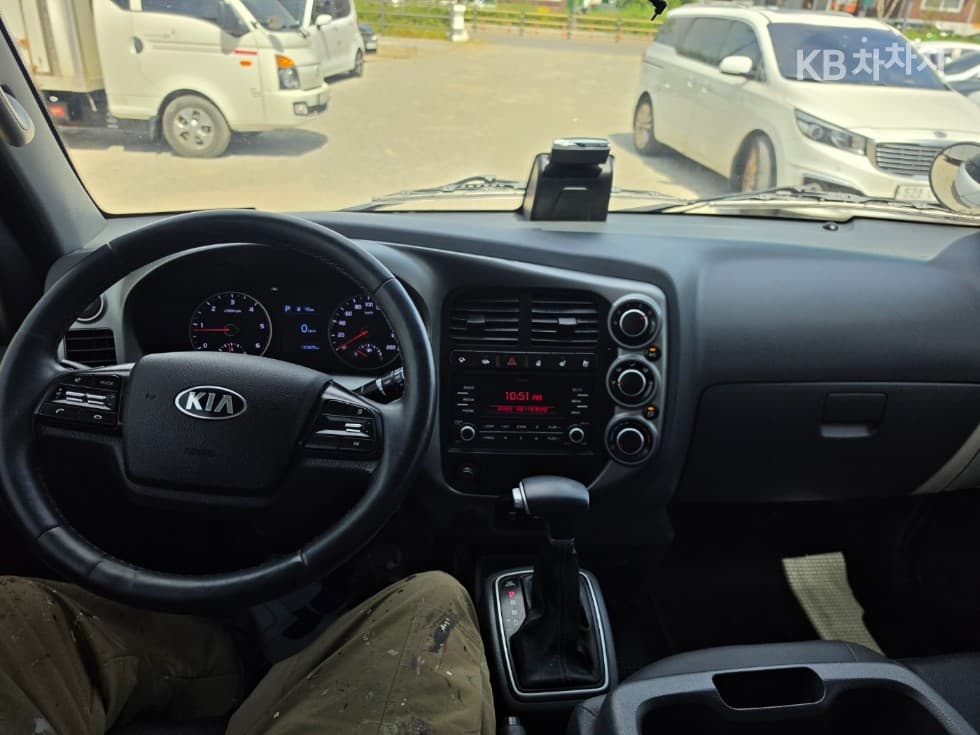 Киа The New (фейслифт) Бонго 3 (лек)Box Truck 1 тон 표준형 Королевска кабина Удължено междуосие L - 12