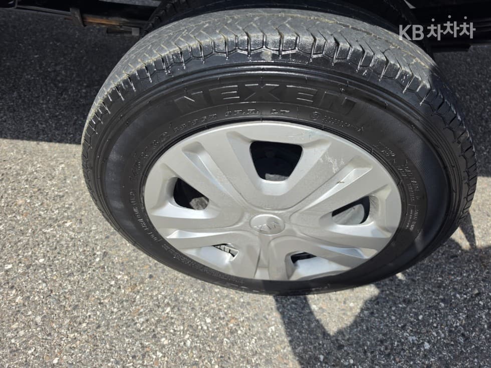 Киа The New (фейслифт) Бонго 3 (лек)Box Truck 1 тон 표준형 Королевска кабина Удължено междуосие L - 20