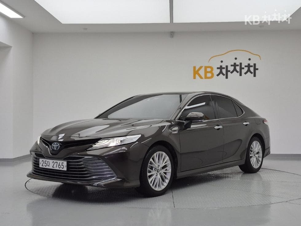 Toyota Camry XV70 2.5L hybrid XLE - Image 1