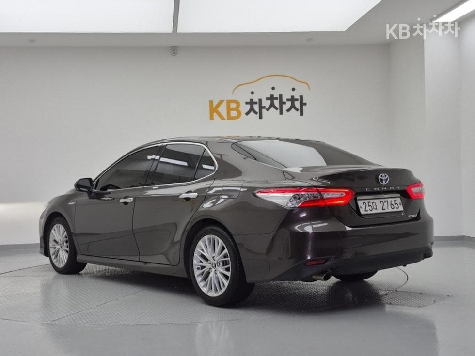 Toyota Camry XV702.5L hybrid XLE - 3