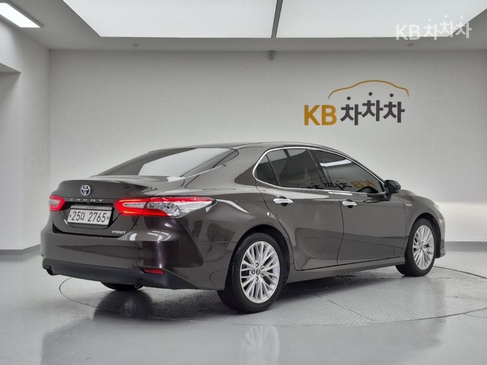 Toyota Camry XV702.5L hybrid XLE - 4