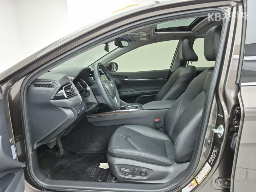Toyota Camry XV702.5L hybrid XLE - 11