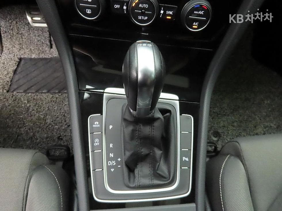 Volkswagen Golf2.0 Turbo Diesel Injection MK7 - 10