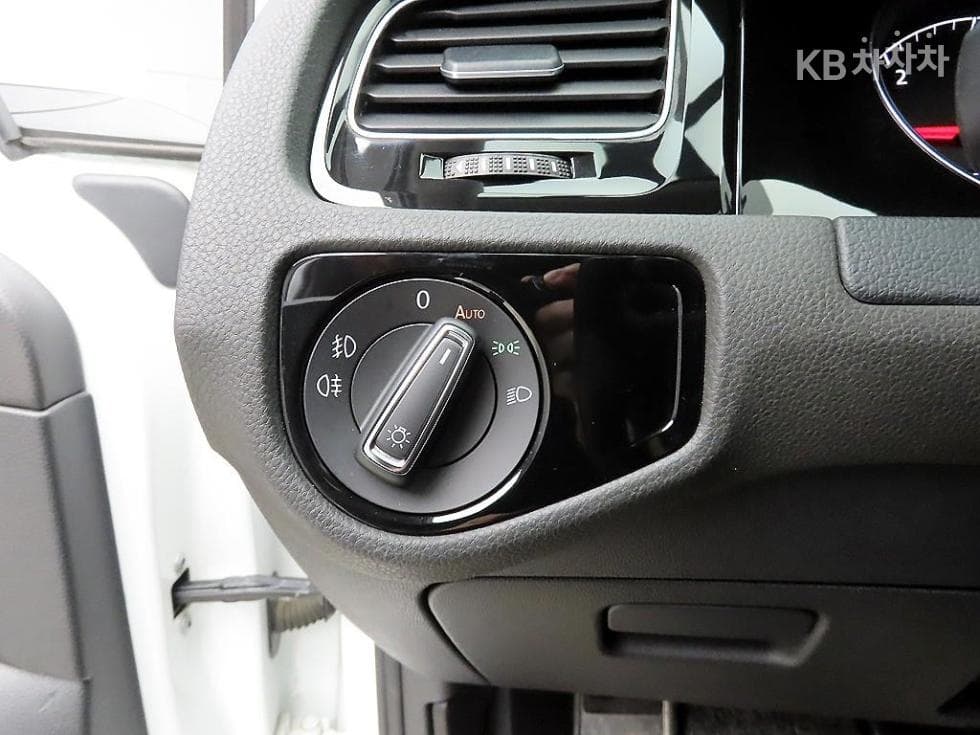 Volkswagen Golf2.0 Turbo Diesel Injection MK7 - 12