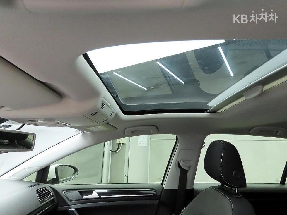 Volkswagen Golf2.0 Turbo Diesel Injection MK7 - 17
